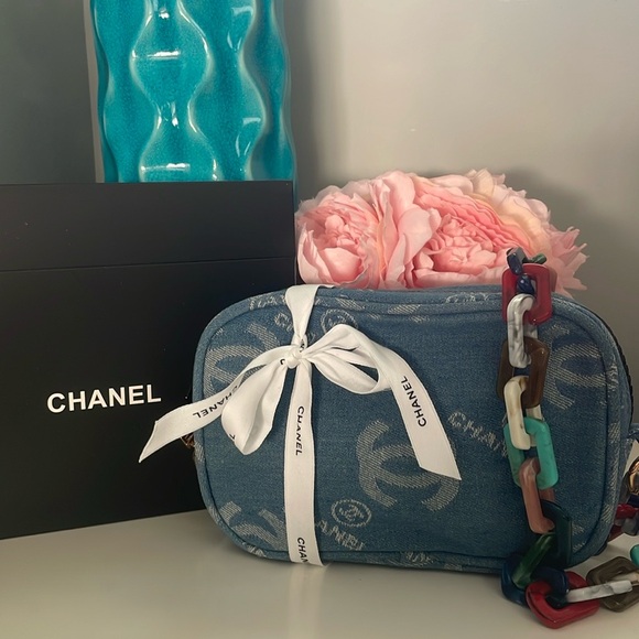 Chanel Beauty “Limited Edition” Pouch with Added Unbranded Crossbody Chain - Picture 1 of 7